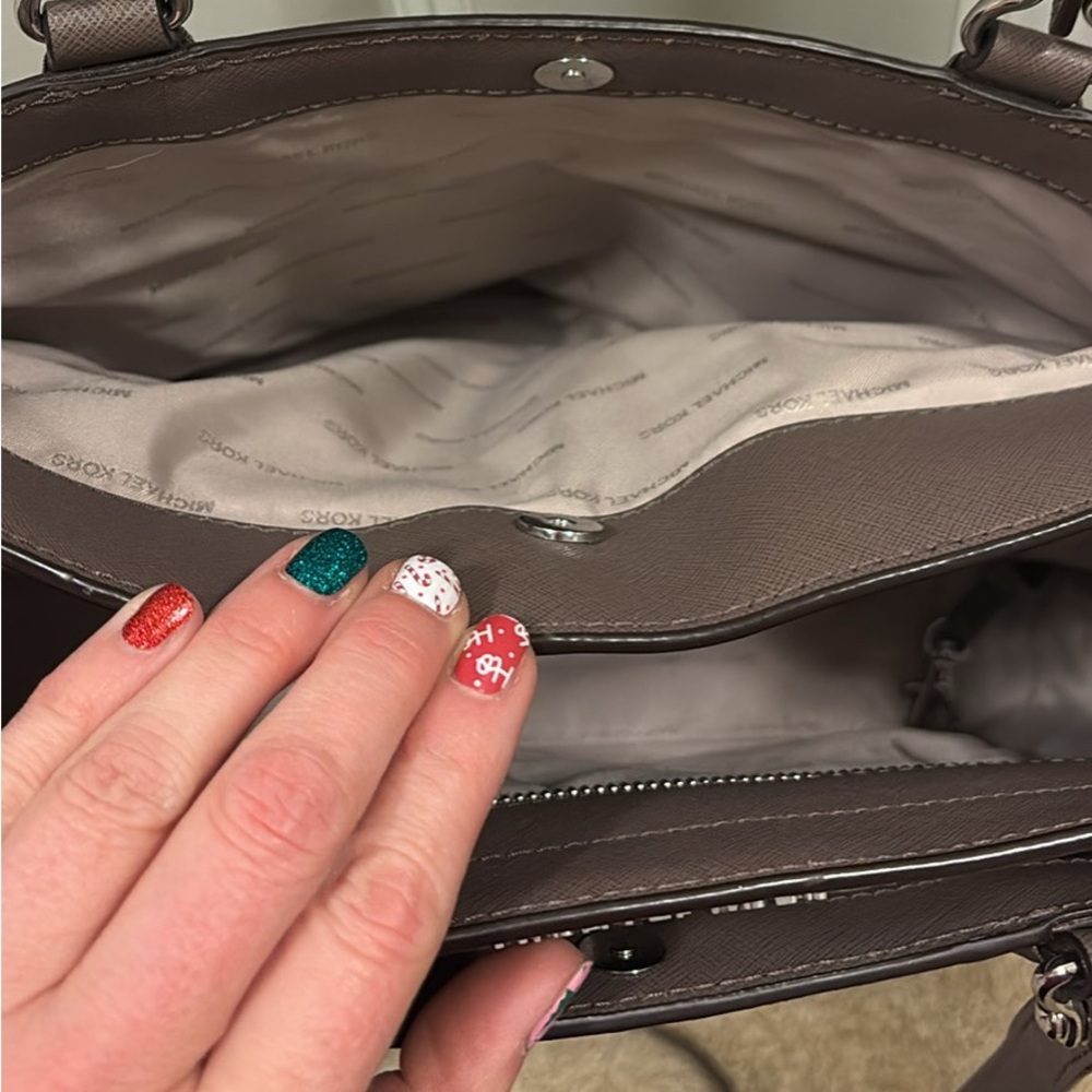 Authentic Michael Kors Handbag - Picture 3 of 9